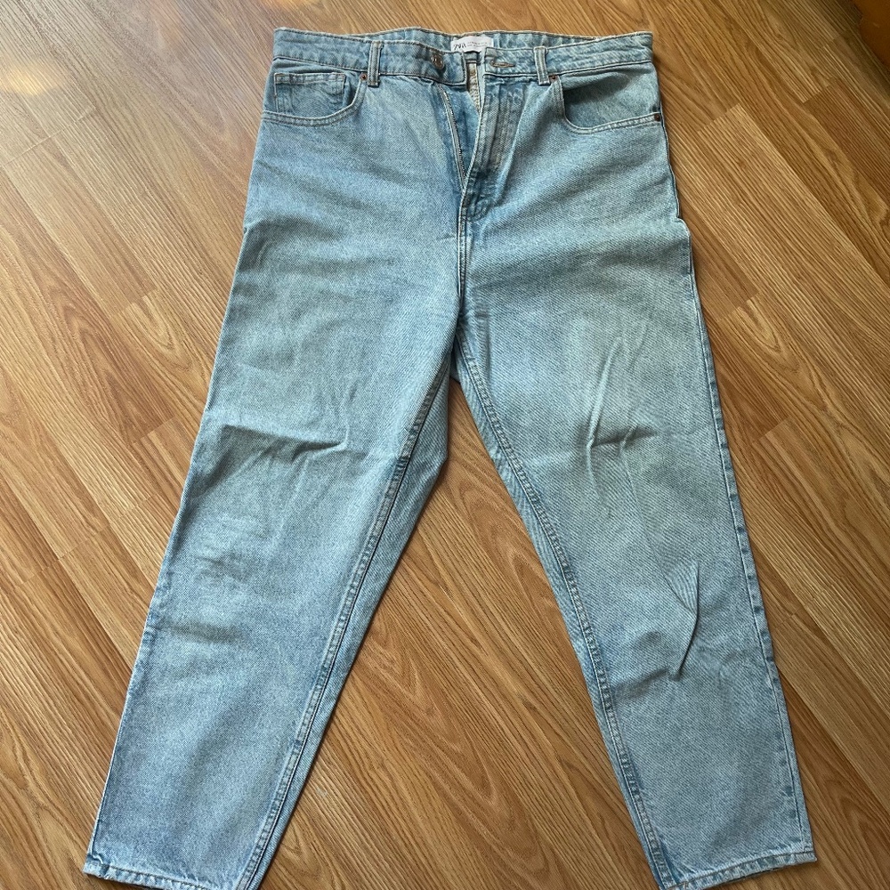 Light wash Zara Denim Boyfriend Mom Jean